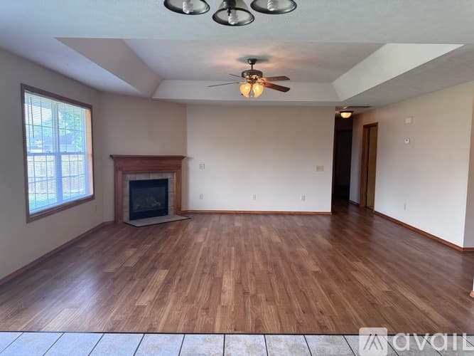 Nixa House: 125 W Trail Point Dr