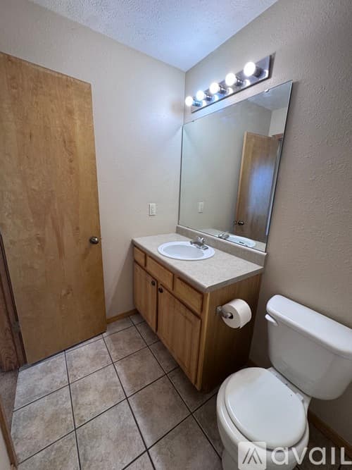 Nixa House: 125 W Trail Point Dr