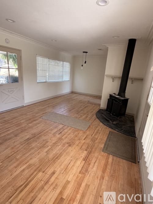 Los Angeles House: 5418 Crebs Avenue