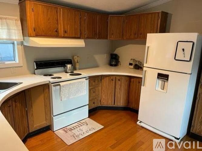 Hudson House: 17014 Meridian Blvd