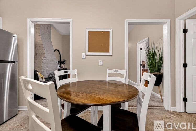 Savannah House: 1404 Barnard St