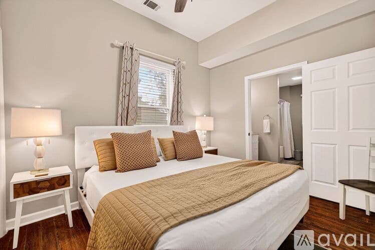 Savannah House: 1404 Barnard St