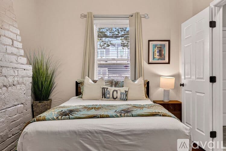 Savannah House: 1404 Barnard St