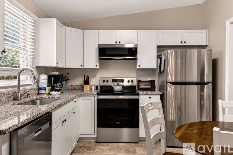 Savannah House: 1404 Barnard St