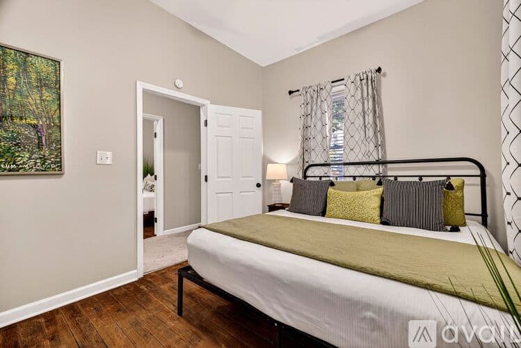 Savannah House: 1404 Barnard St