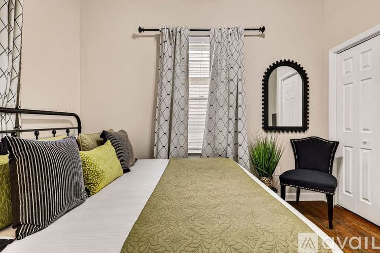 Savannah House: 1404 Barnard St