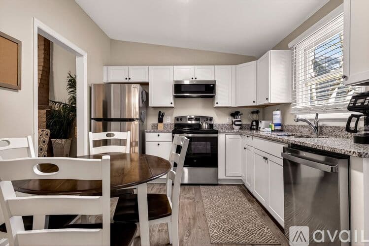 Savannah House: 1406 Barnard St