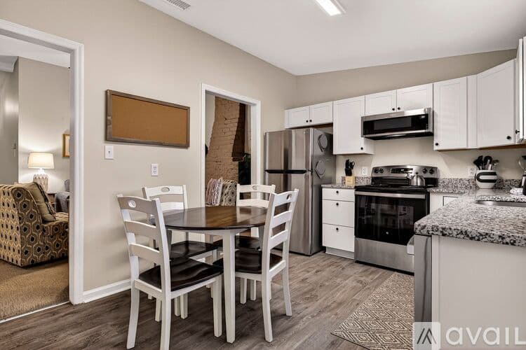 Savannah House: 1406 Barnard St