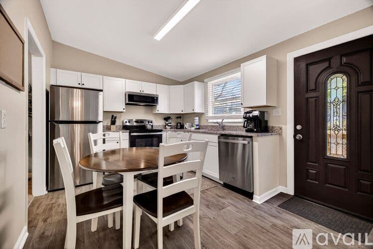 Savannah House: 1406 Barnard St