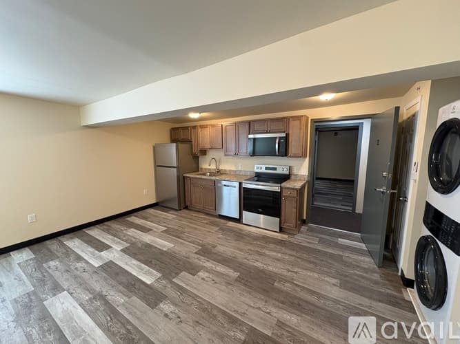 Lancaster Apartment: 114 W Chestnut St