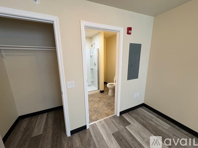 Lancaster Apartment: 114 W Chestnut St