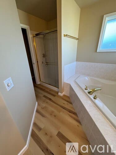 Lynnwood House: 214 195th Place Southwest