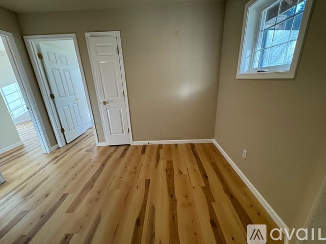 Lynnwood House: 214 195th Place Southwest