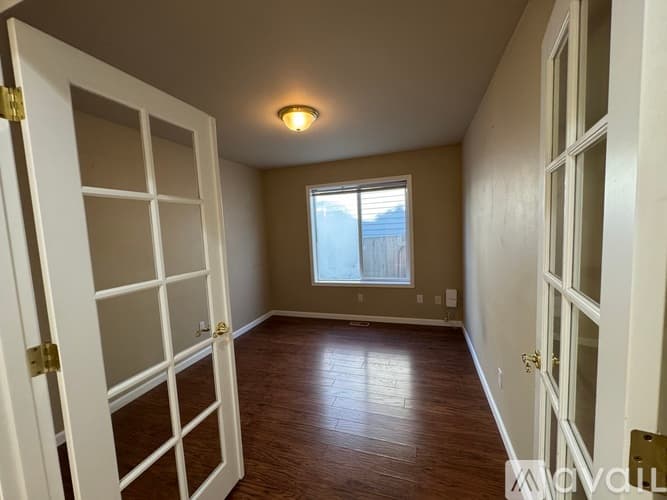 Lynnwood House: 214 195th Place Southwest
