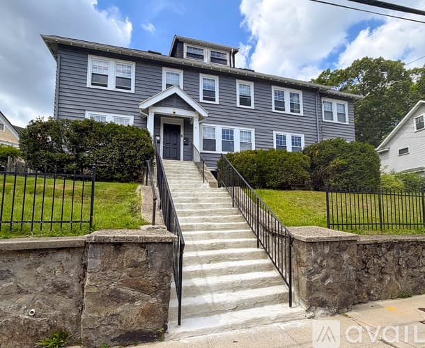 Boston Apartment: 51 Leamington Rd