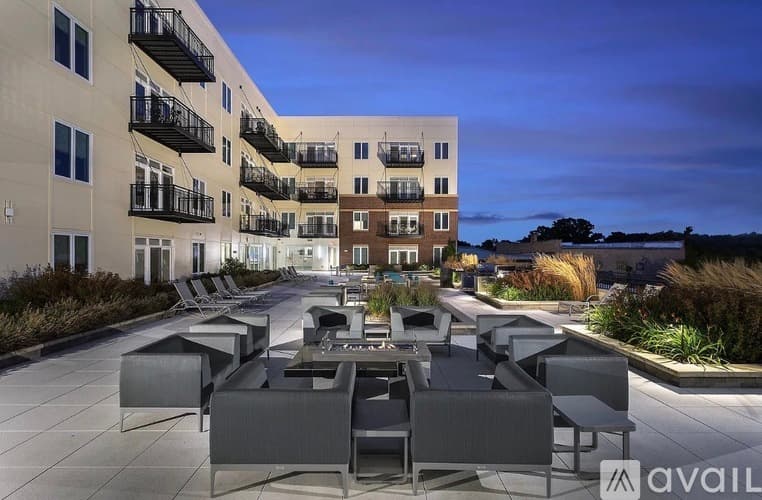 Wilmette Apartment: 617 Green Bay Rd