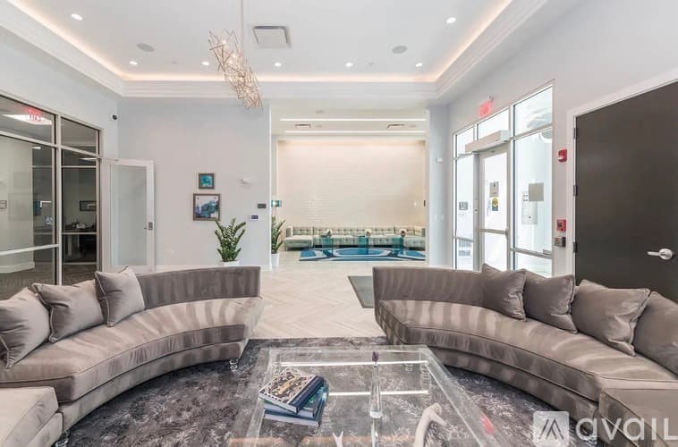Wilmette Apartment: 617 Green Bay Rd