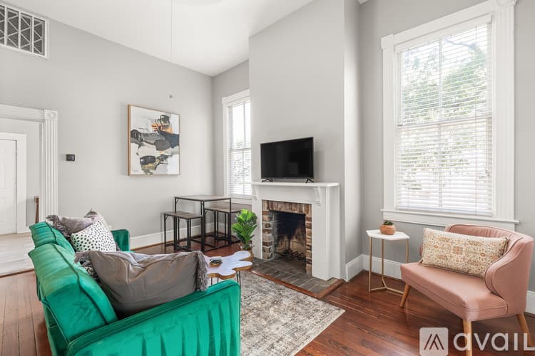 Savannah Apartment: 201 E Duffy St