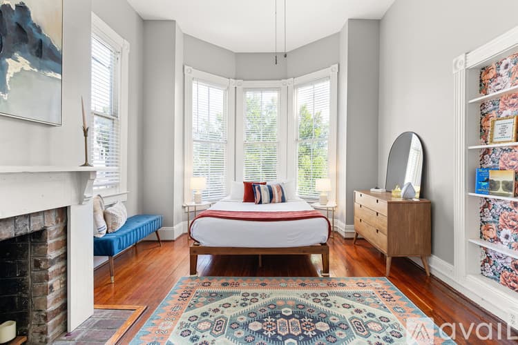 Savannah Apartment: 201 E Duffy St