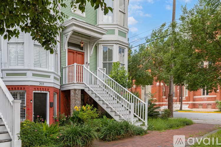 Savannah Apartment: 201 E Duffy St
