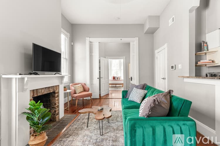 Savannah Apartment: 201 E Duffy St