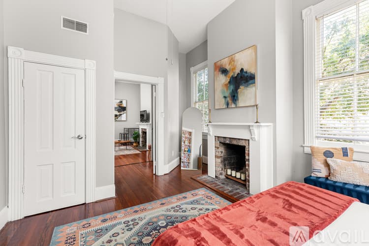 Savannah Apartment: 201 E Duffy St