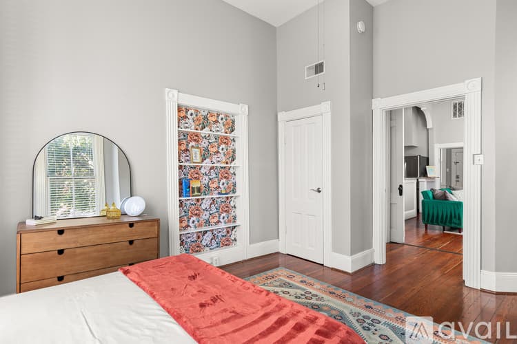 Savannah Apartment: 201 E Duffy St