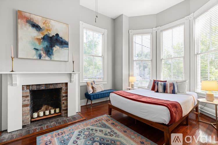 Savannah Apartment: 201 E Duffy St