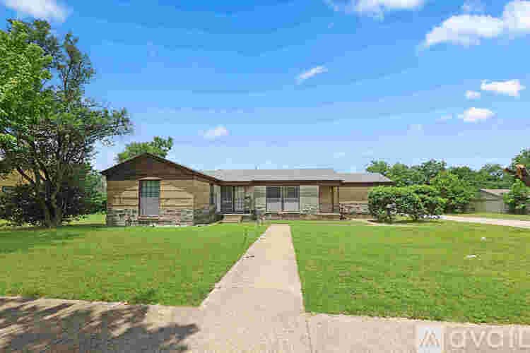 Temple House: 1502 S 7th St