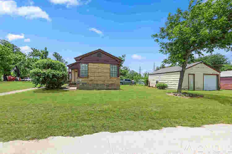 Temple House: 1502 S 7th St