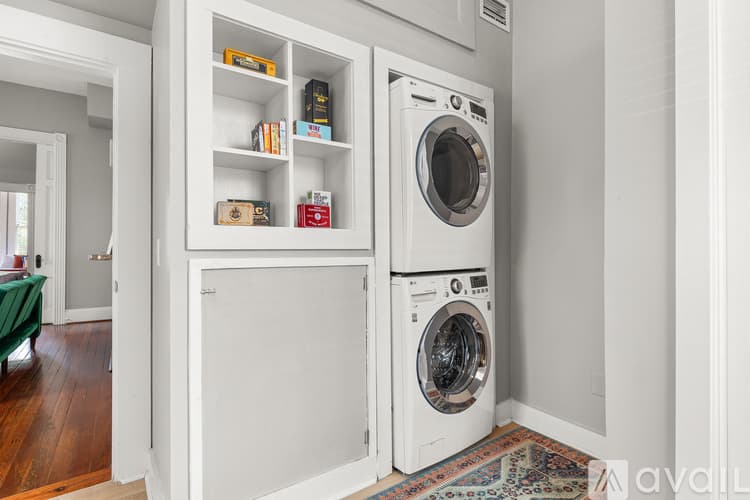Savannah Apartment: 201 E Duffy St