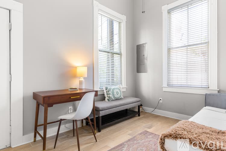 Savannah Apartment: 201 E Duffy St