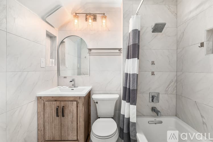 Savannah Apartment: 201 E Duffy St