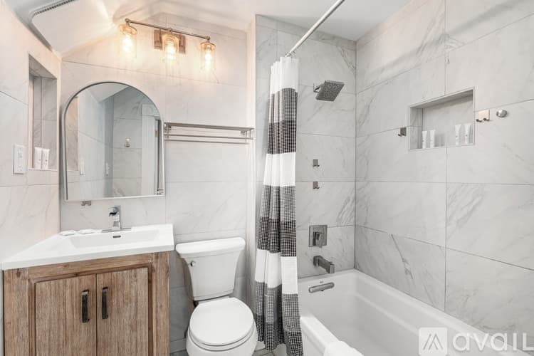 Savannah Apartment: 201 E Duffy St