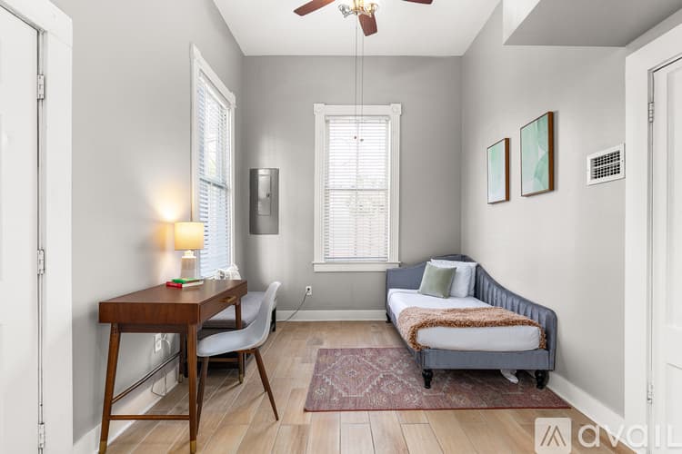Savannah Apartment: 201 E Duffy St