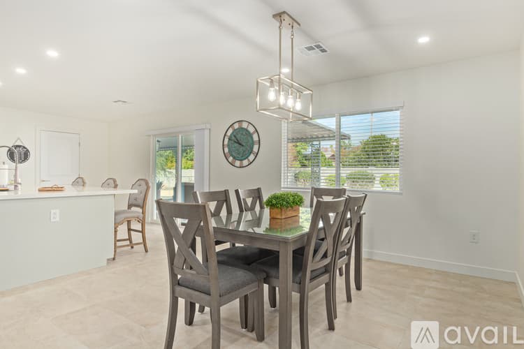 Sun City House: 9830 W Evergreen Dr