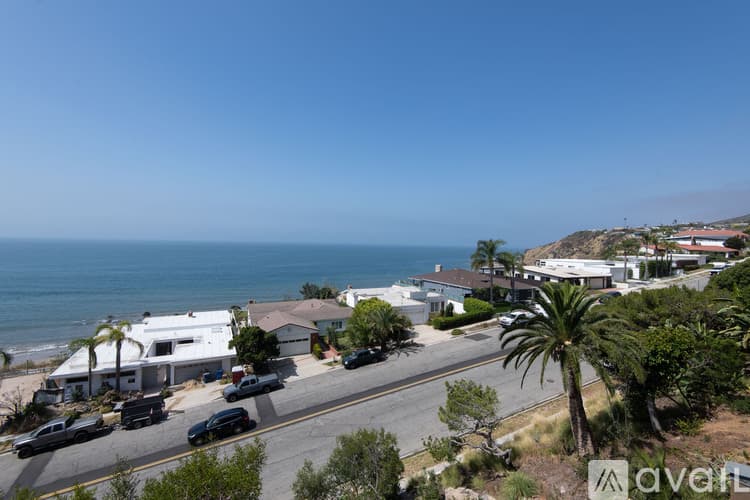 Malibu Condo: 18063 Coastline Dr