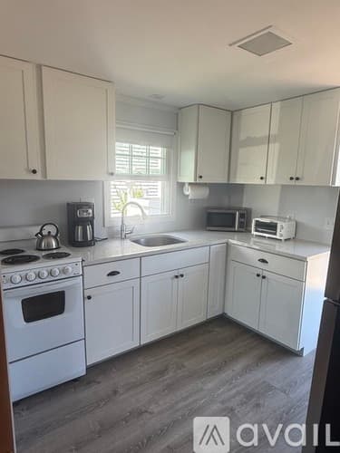 Sandwich House: 29 Almy Ave
