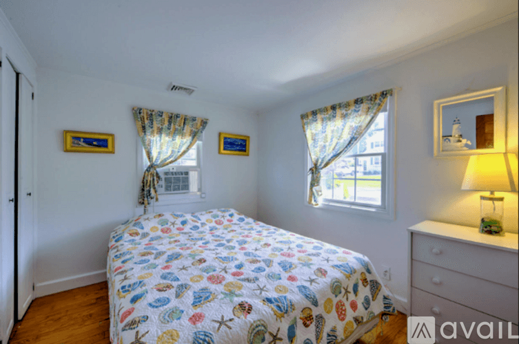 Sandwich House: 29 Almy Ave