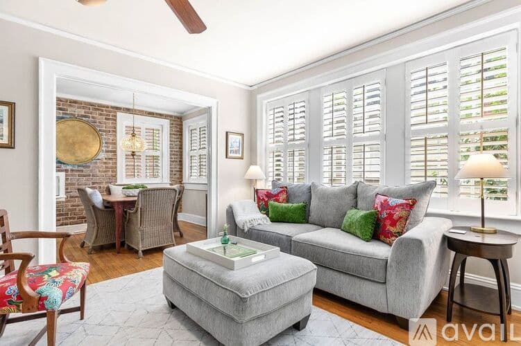 Savannah Apartment: 805 Whitaker St