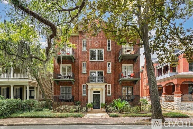 Savannah Apartment: 805 Whitaker St