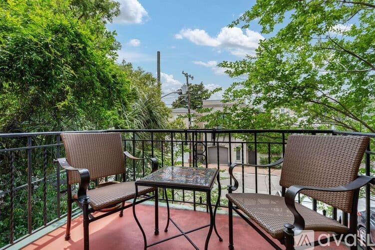 Savannah Apartment: 805 Whitaker St