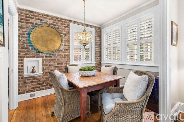 Savannah Apartment: 805 Whitaker St