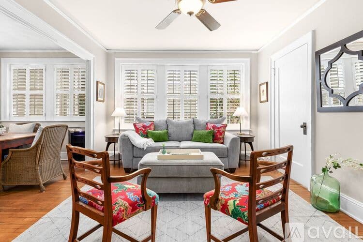 Savannah Apartment: 805 Whitaker St