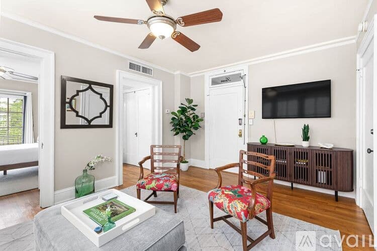 Savannah Apartment: 805 Whitaker St