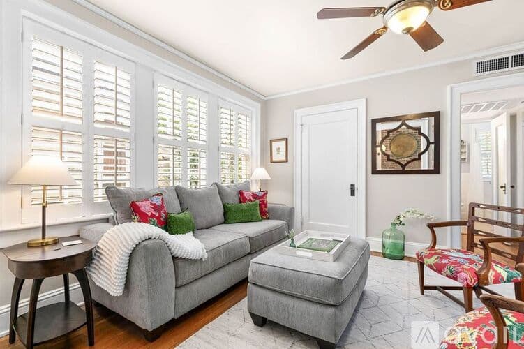 Savannah Apartment: 805 Whitaker St