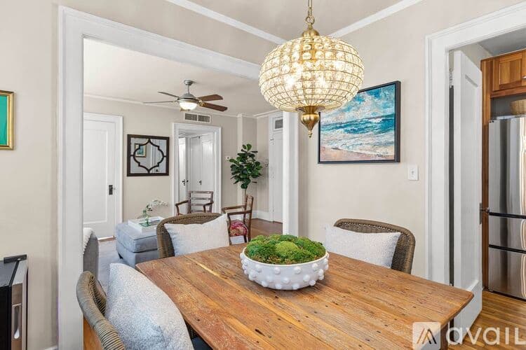 Savannah Apartment: 805 Whitaker St