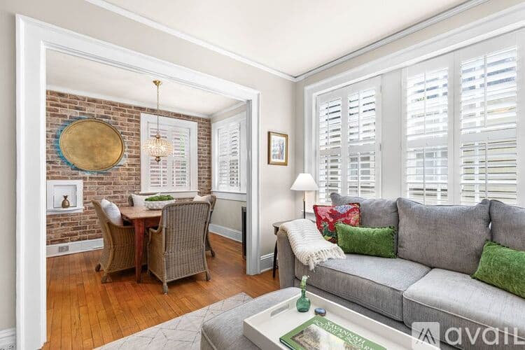 Savannah Apartment: 805 Whitaker St