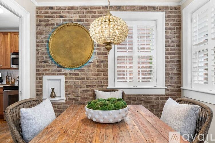 Savannah Apartment: 805 Whitaker St