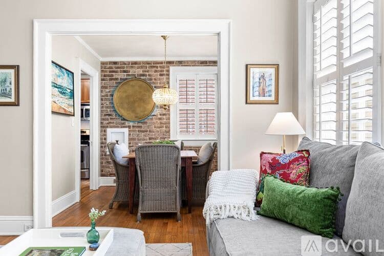 Savannah Apartment: 805 Whitaker St